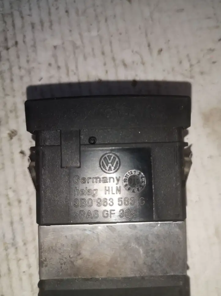 Volkswagen PASSAT B5.5 (2001 - 2005) 3B0963563G Включатель обогрева — фото 3