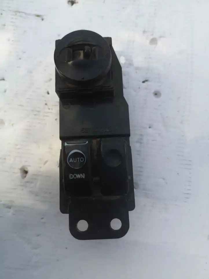 Hyundai H-1, Starex, Satellite (2007 - 2013) 620W02310 Блок кнопок стеклоподъемников — фото 1