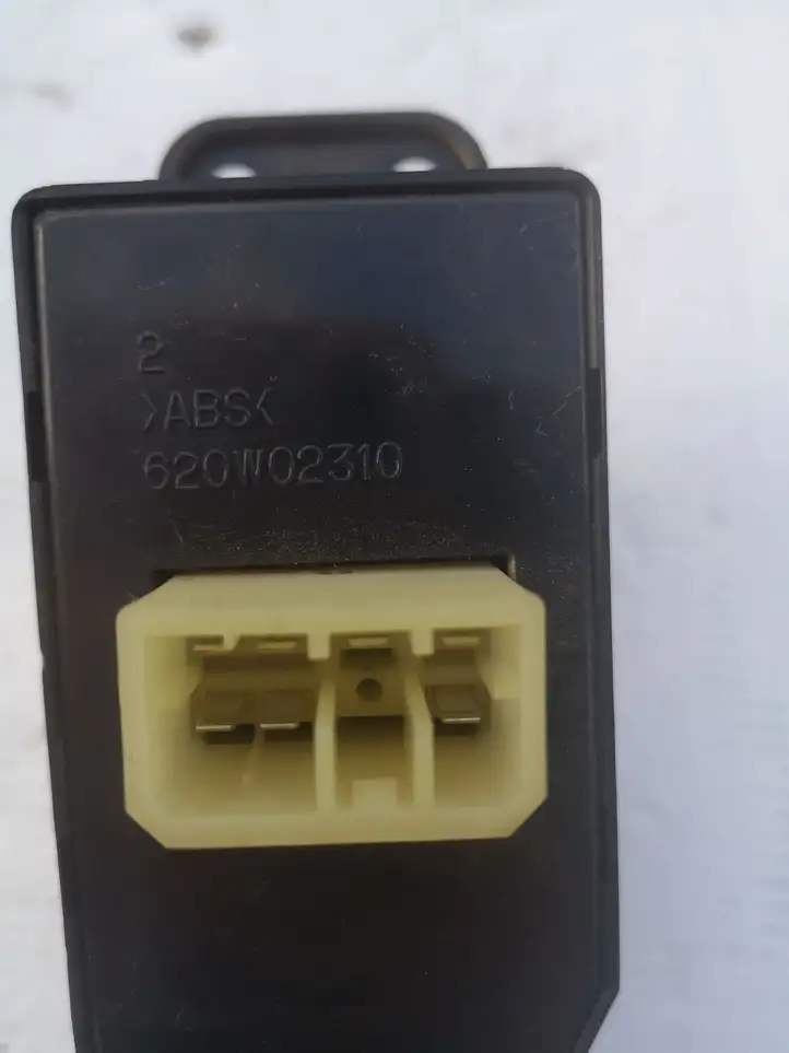 Hyundai H-1, Starex, Satellite (2007 - 2013) 620W02310 Блок кнопок стеклоподъемников — фото 3