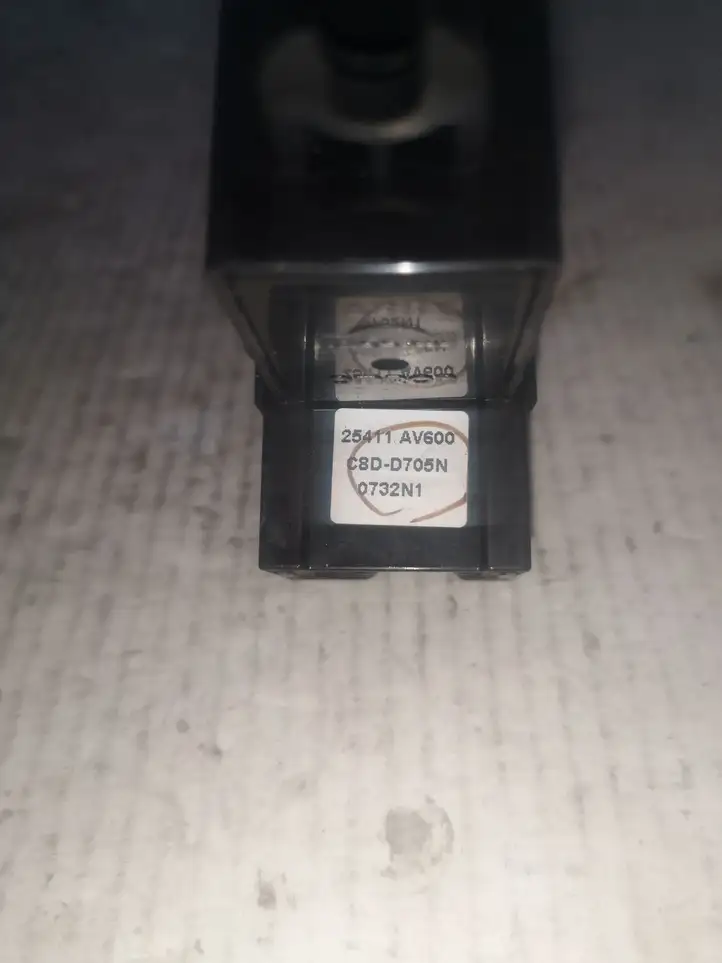 Nissan Primera (2001 - 2008) 25411AV600 Блок кнопок стеклоподъемников — фото 2