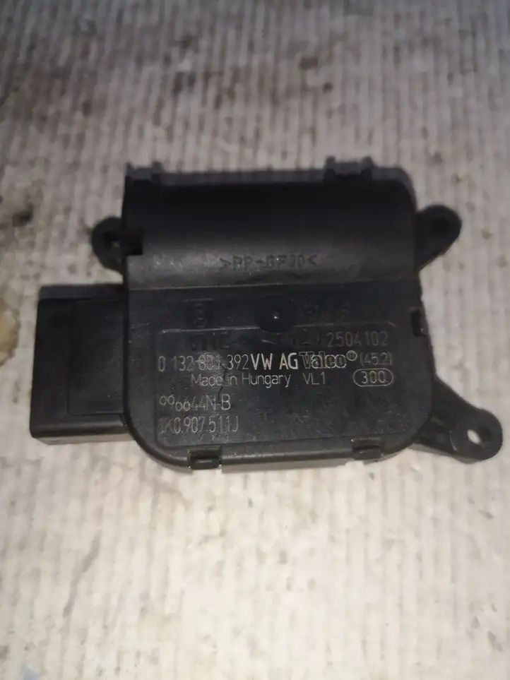 Volkswagen Tiguan (2007 - 2011) 0132801392 Двигатель задвижки потока воздуха — фото 1