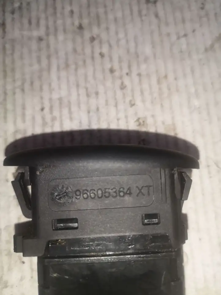 Citroen C3 (2009 - 2013) 96605364XT Кнопка стеклоподъемников — фото 3