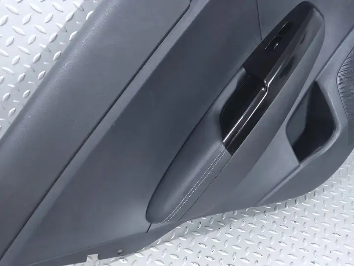 Kia Sportage (2018 - 2021) 83351F1000WK Обшивка задней двери — фото 7