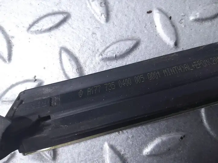 Mercedes-Benz A W177 (2018 - ) A1777350400 Накладка стекла задней двери — фото 3