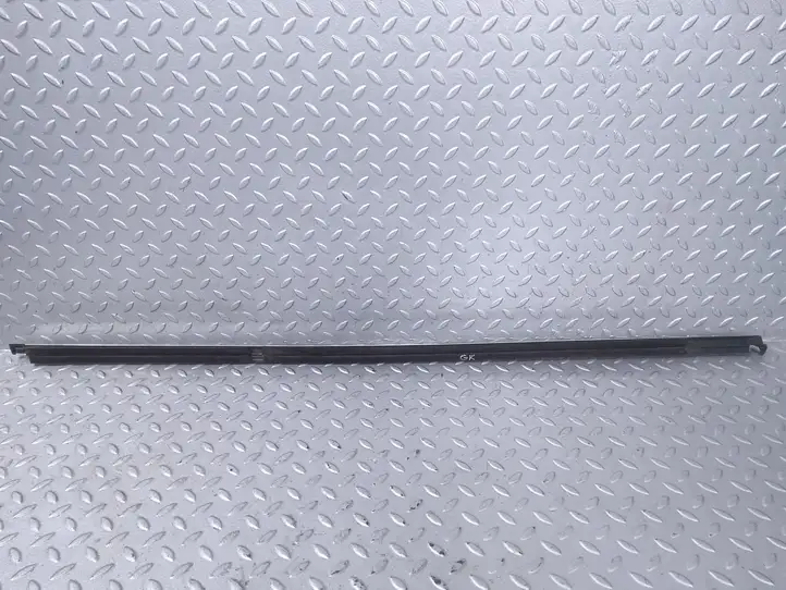 Mercedes-Benz A W177 (2018 - ) A1777350300 Накладка стекла задней двери — фото 3
