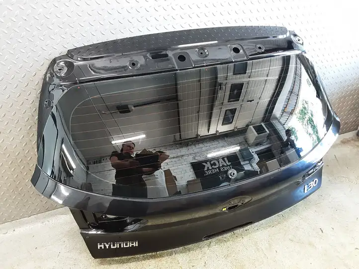 Hyundai i30 (2017 - ) Крышка багажника — фото 1