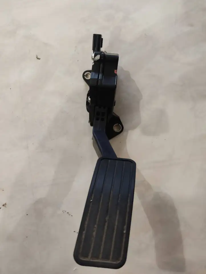Subaru Outback (2009 - 2014) 36010AG140 Педаль акселератора — фото 2