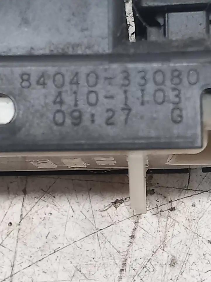 Toyota Prius (XW30) (2009 - 2015) 8404033080 Блок кнопок стеклоподъемников — фото 3