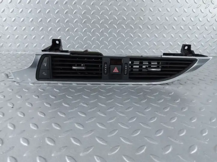 Audi A6 C7 (2011 - 2014) Центральный воздушный дефлектор — фото 1