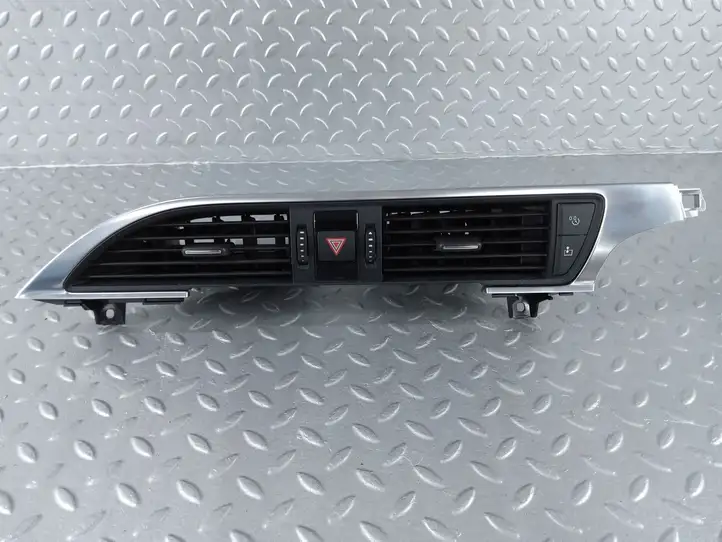 Audi A6 C7 (2011 - 2014) Центральный воздушный дефлектор — фото 4