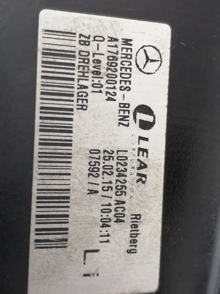 Mercedes-Benz CLA C117,X117,W117 (2013 - 2019) A1769200124 Кронштейн ISOFIX — фото 2