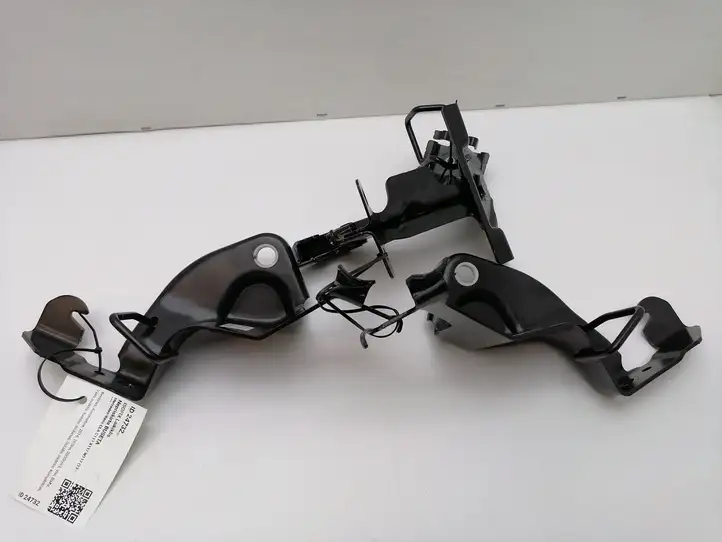 Mercedes-Benz CLA C117,X117,W117 (2013 - 2019) A1769200124 Кронштейн ISOFIX — фото 3