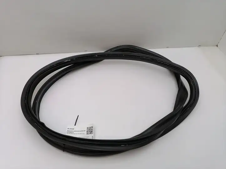 Mercedes-Benz CLA C117,X117,W117 (2013 - 2019) A1776930085 Уплотнитель багажной двери (кузов) — фото 1
