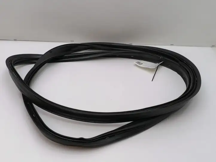Mercedes-Benz CLA C117,X117,W117 (2013 - 2019) A1776930085 Уплотнитель багажной двери (кузов) — фото 6