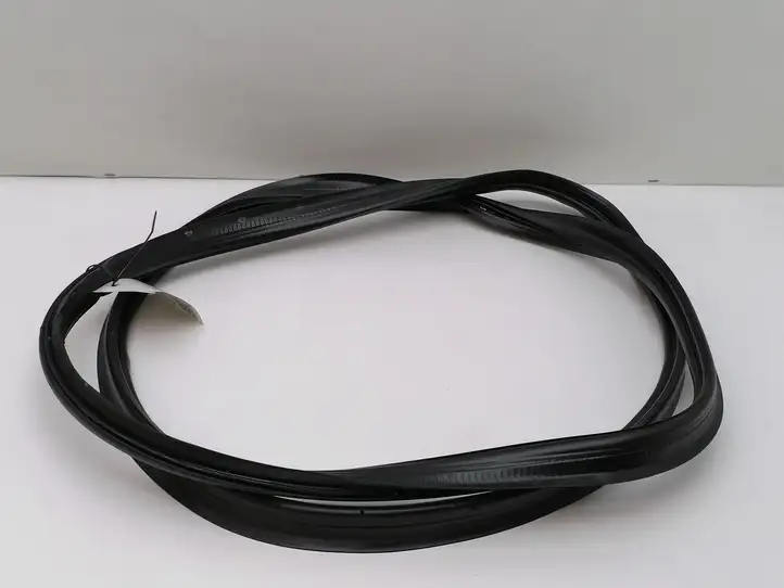 Mercedes-Benz CLA C117,X117,W117 (2013 - 2019) A1776930085 Уплотнитель багажной двери (кузов) — фото 8