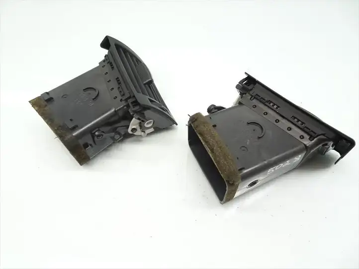 Audi A4 S4 B6 8E 8H (2000 - 2006) 8E0820901F Боковой воздушный дефлектор — фото 3