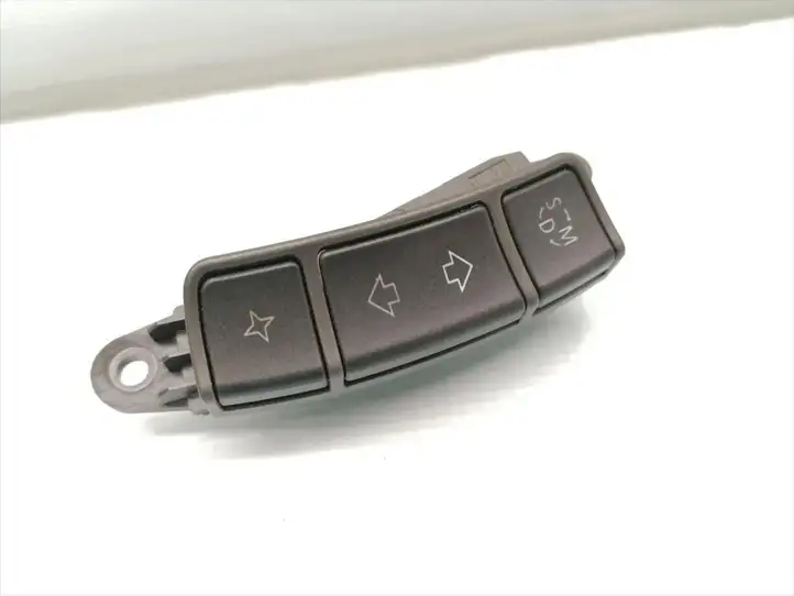 BMW 7 E65 E66 (2001 - 2008) 6911586 Кнопки на рулевом колесе — фото 1