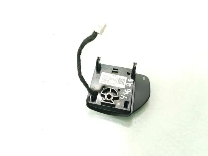 Skoda Octavia Mk2 (1Z) (2004 - 2013) 3T0951527 Кнопки на рулевом колесе — фото 3