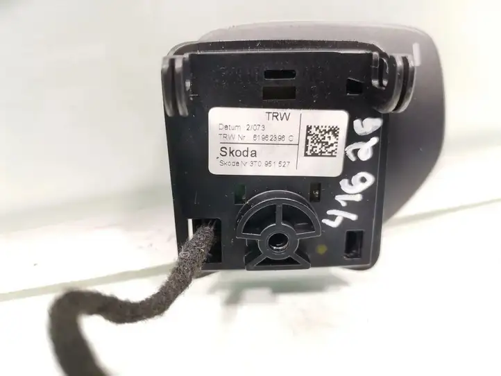 Skoda Octavia Mk2 (1Z) (2004 - 2013) 3T0951527 Кнопки на рулевом колесе — фото 4