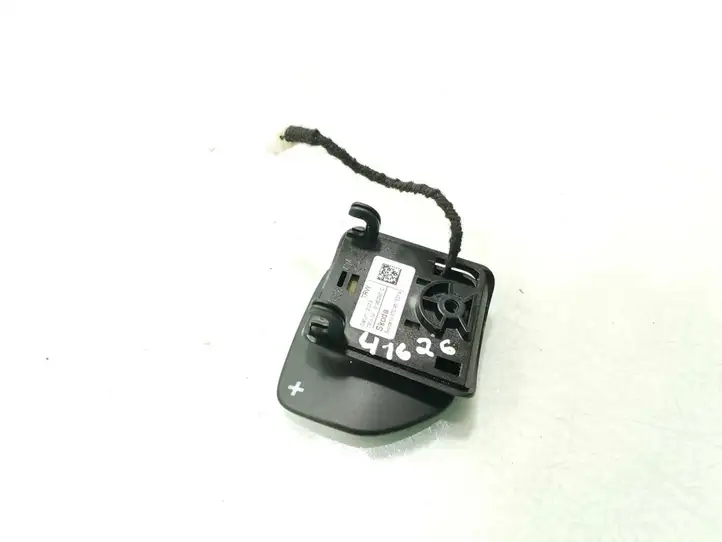 Skoda Octavia Mk2 (1Z) (2004 - 2013) 3T0951527A Кнопки на рулевом колесе — фото 2