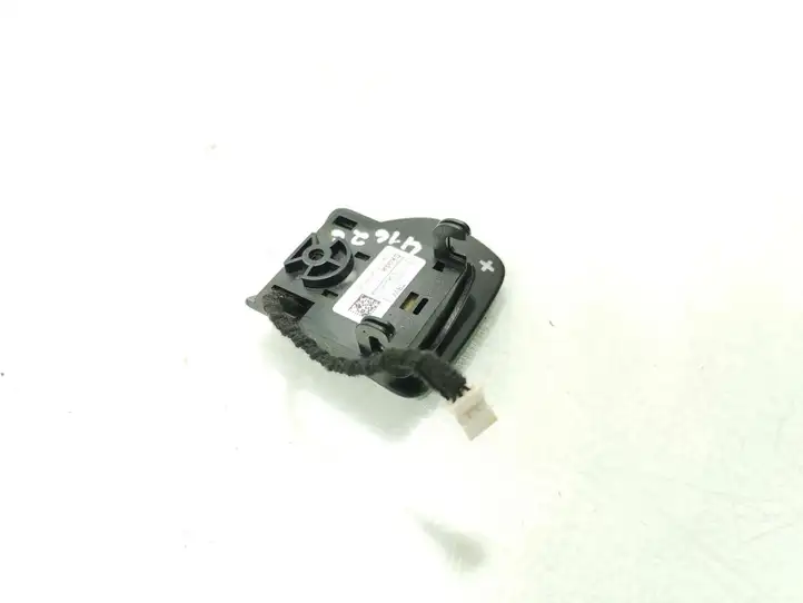 Skoda Octavia Mk2 (1Z) (2004 - 2013) 3T0951527A Кнопки на рулевом колесе — фото 3