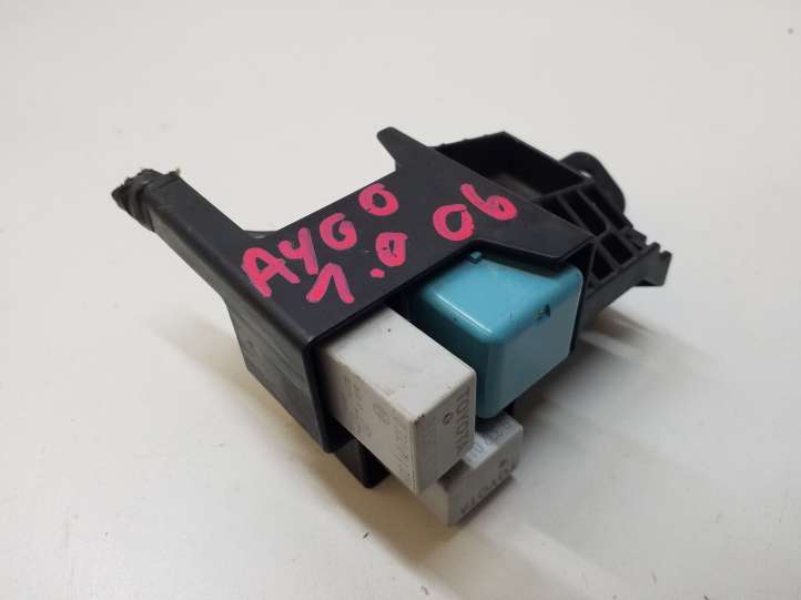 Toyota Aygo (2005 - 2008)  9008087019 Блок монтирования реле