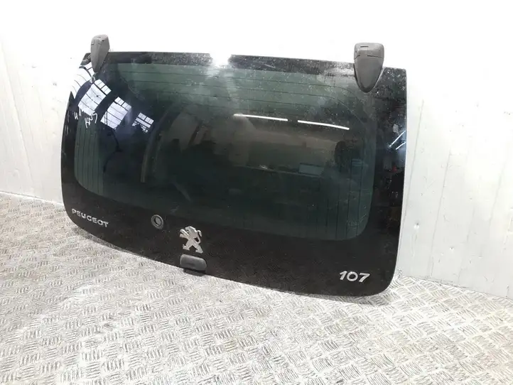 Peugeot 107 (2012 - 2015) Открывающееся стекло крышки багажника — фото 2