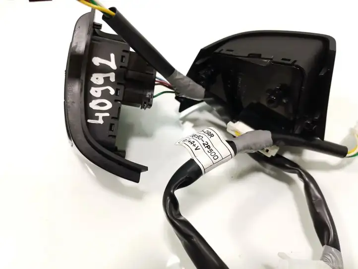 Kia Sorento (2009 - 2014) 96710-2P000 Кнопки на рулевом колесе — фото 4