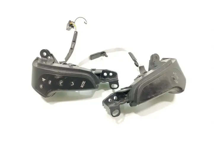 Toyota Avensis T250 (2003 - 2006) 75B070 Кнопки на рулевом колесе — фото 1