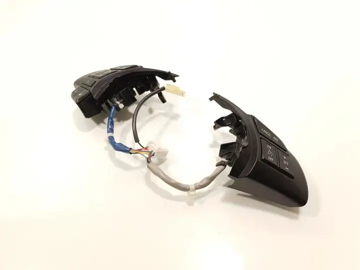 Mazda 5 (2010 - 2016) 75E504 Кнопки на рулевом колесе — фото 1