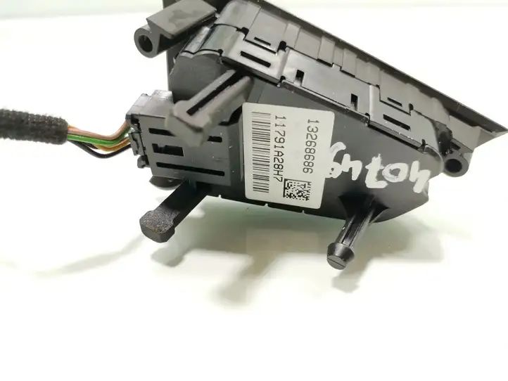 Opel Astra J (2009 - 2012) 13268686 Кнопки на рулевом колесе — фото 4