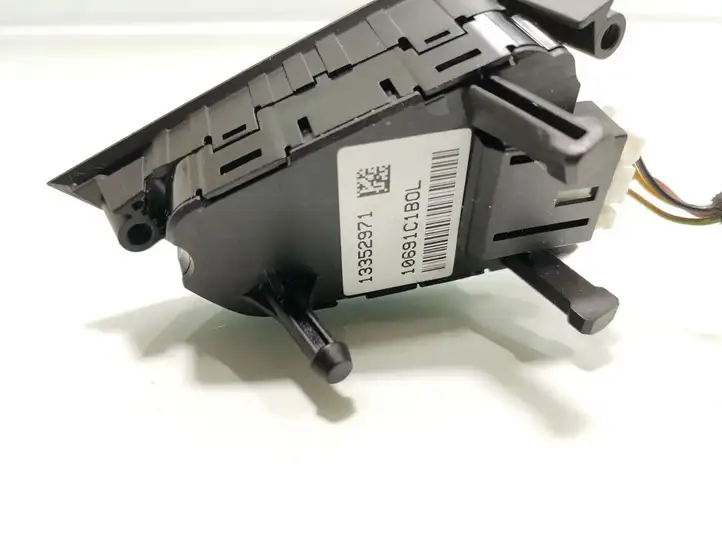 Opel Astra J (2009 - 2012) 13268686 Кнопки на рулевом колесе — фото 5