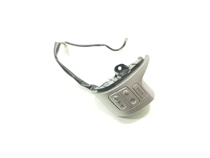 Toyota Auris 150 (2006 - 2012) Кнопки на рулевом колесе — фото 1