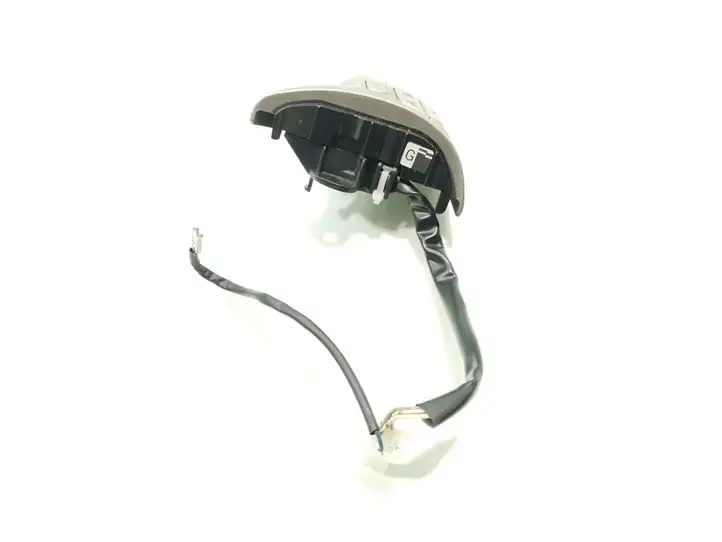 Toyota Auris 150 (2006 - 2012) Кнопки на рулевом колесе — фото 3