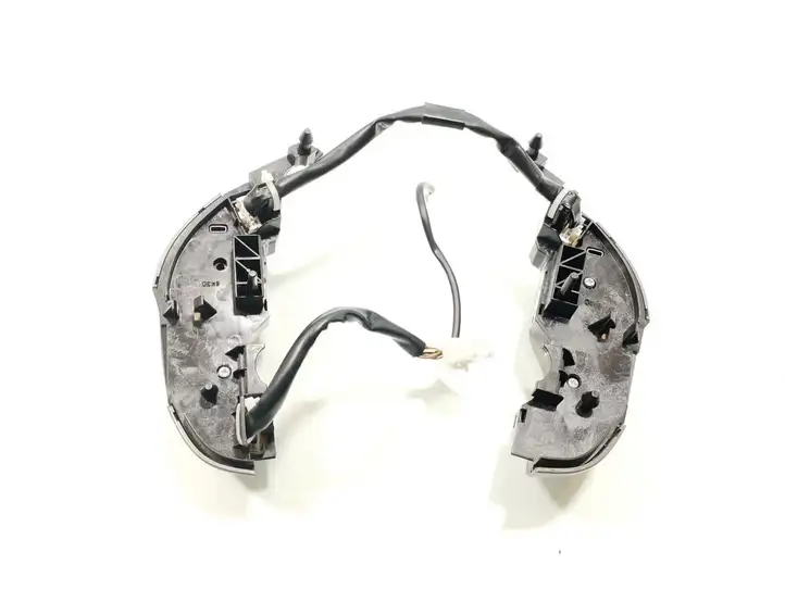 Toyota Prius (XW20) (2003 - 2009) F70CV164 Кнопки на рулевом колесе — фото 2