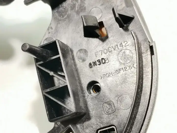 Toyota Prius (XW20) (2003 - 2009) F70CV164 Кнопки на рулевом колесе — фото 4