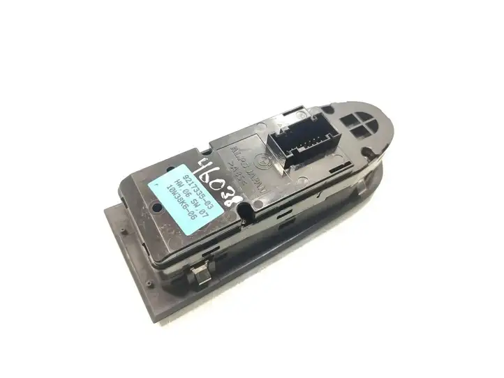 BMW 3 E90 E91 (2005 - 2012) 9217335 Кнопка стеклоподъемников — фото 3