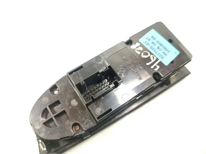 BMW 3 E90 E91 (2005 - 2012) 9217335 Кнопка стеклоподъемников — фото 5