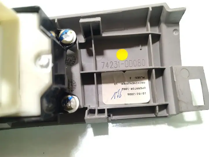 Toyota Yaris (2005 - 2009) 74231-0D080 Блок кнопок стеклоподъемников — фото 6