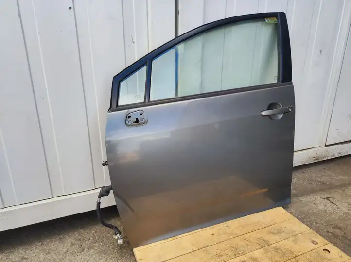 Toyota Corolla Verso AR10 (2004 - 2009) Дверь — фото 3