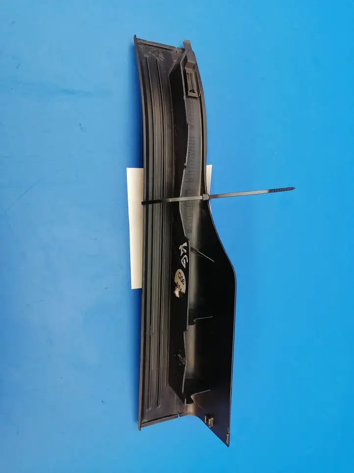 Mercedes-Benz C W204 (2007 - 2014) a2046860336 Внутренняя отделка заднего порога — фото 9