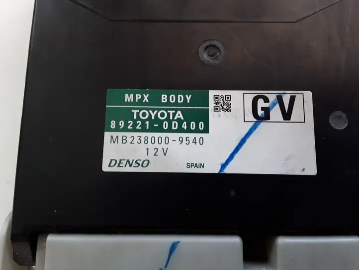 Toyota Yaris (2014 - 2019) 892210D400 Модуль комфорта — фото 3