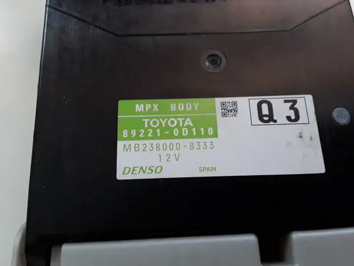 Toyota Yaris (2014 - 2019) 892210D110 Модуль комфорта — фото 2