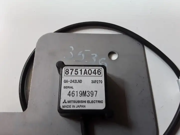 Mitsubishi Outlander (2012 - 2014) 8751A046 GPS антенна — фото 2