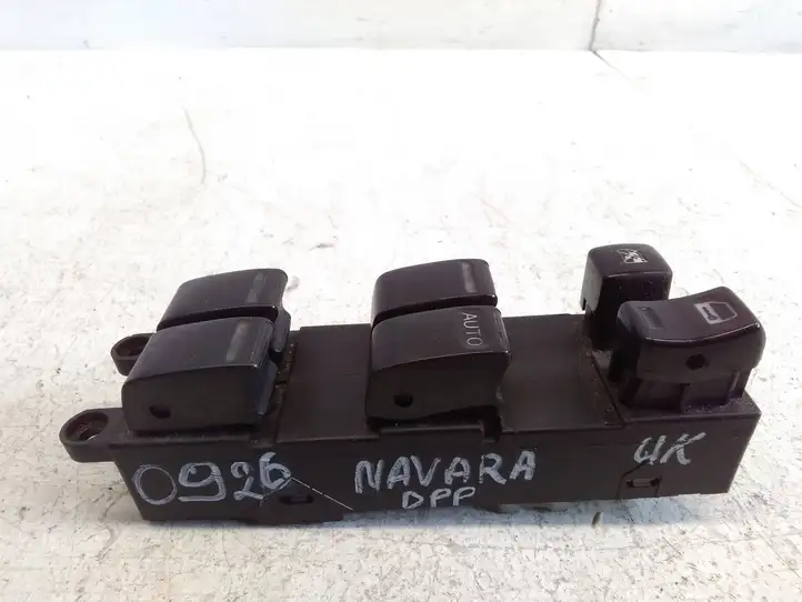 Nissan Navara D22 (1997 - 2004) Кнопка стеклоподъемников — фото 2