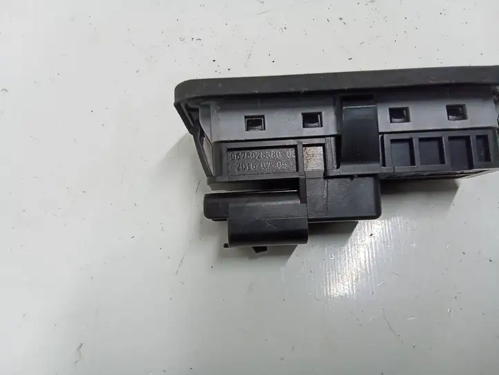 Citroen C4 Grand Picasso (2013 - 2016) 967602838003 Кнопка закрытия крышки багажника — фото 2