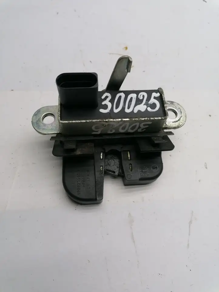 Seat Leon (1P) (2005 - 2012) 1P0827505A Замок крышки багажника — фото 1