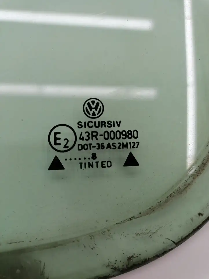 Volkswagen Golf IV (1998 - 2005) E243R000980 Форточка двери — фото 2