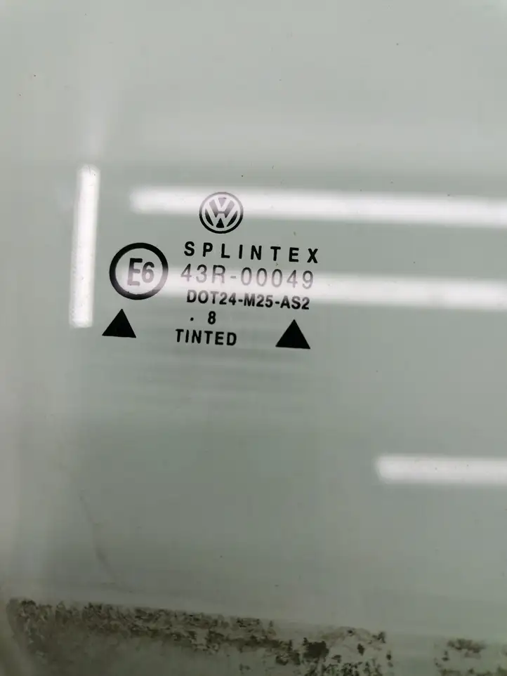 Volkswagen Golf IV (1998 - 2005) E643R00049 Стекло передней двери — фото 4