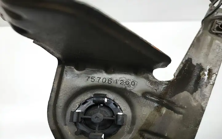 BMW X3 F25 (2010 - 2017) 7183752 Крепление крыла — фото 2